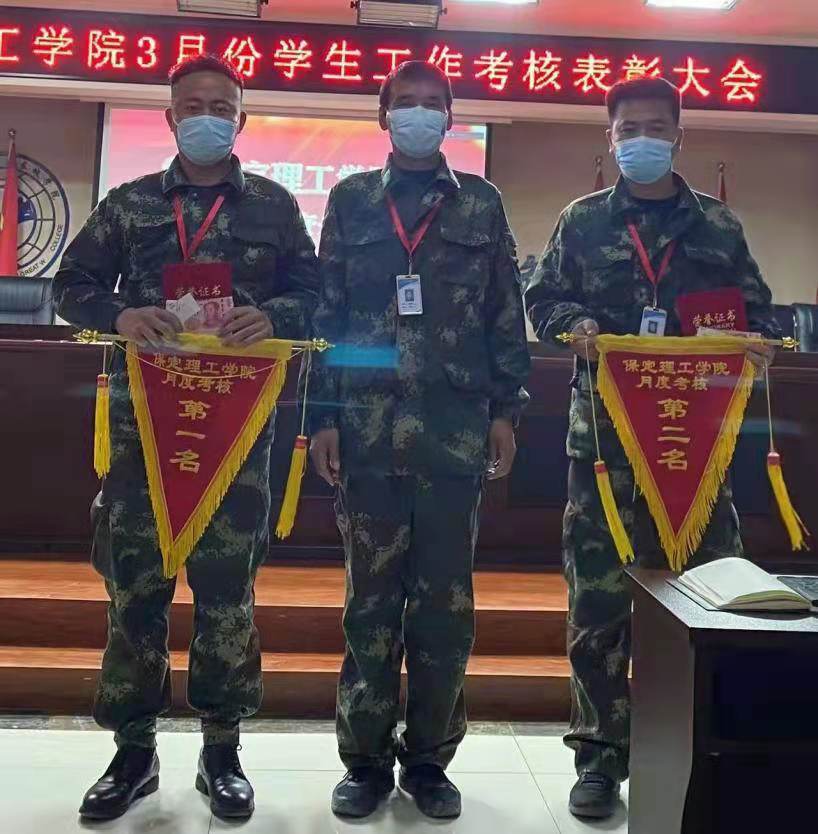 bat365正版唯一官网召开学工周例会