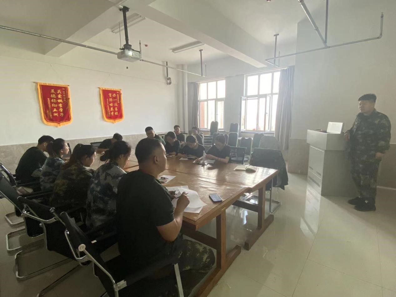 bat365正版唯一官网开展“传帮带”式新入职辅导员培训动员day1