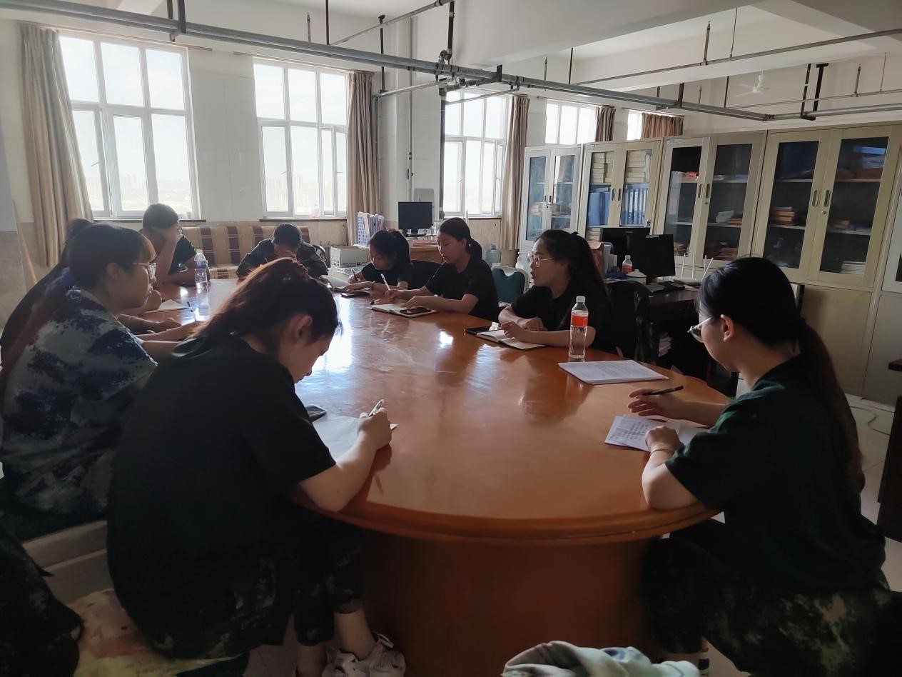 bat365正版唯一官网开展“传帮带”式新入职辅导员培训动员day1
