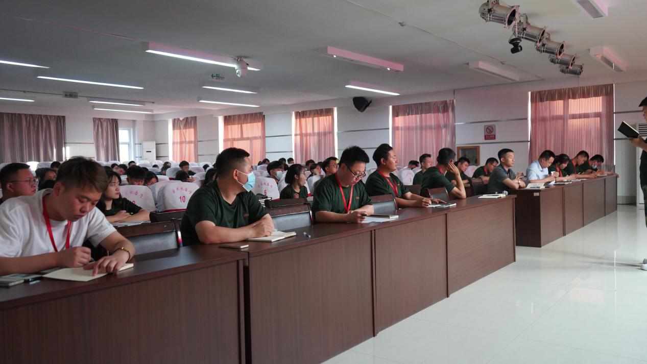 bat365正版唯一官网召开学期末学生工作例会