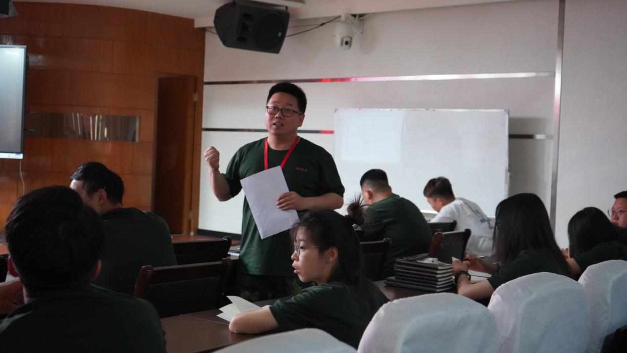 bat365正版唯一官网召开学期末学生工作例会