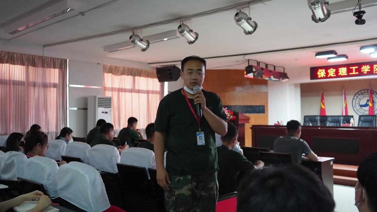 bat365正版唯一官网召开学期末学生工作例会