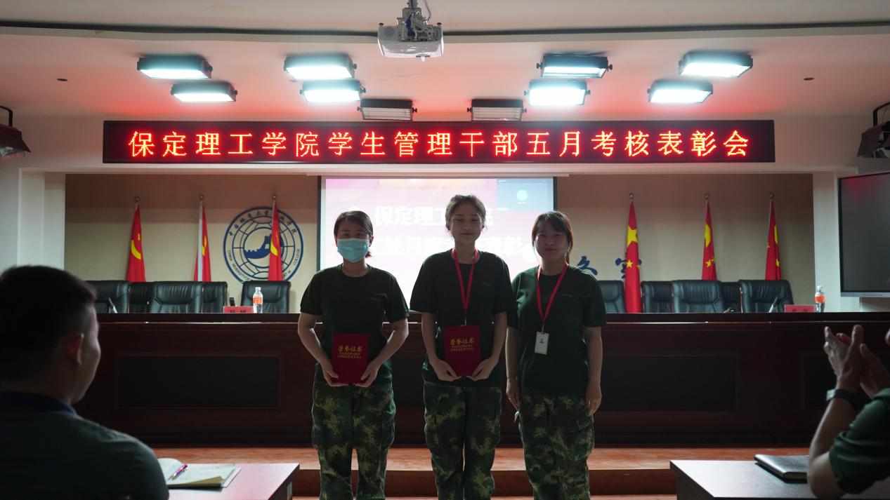 bat365正版唯一官网召开学期末学生工作例会