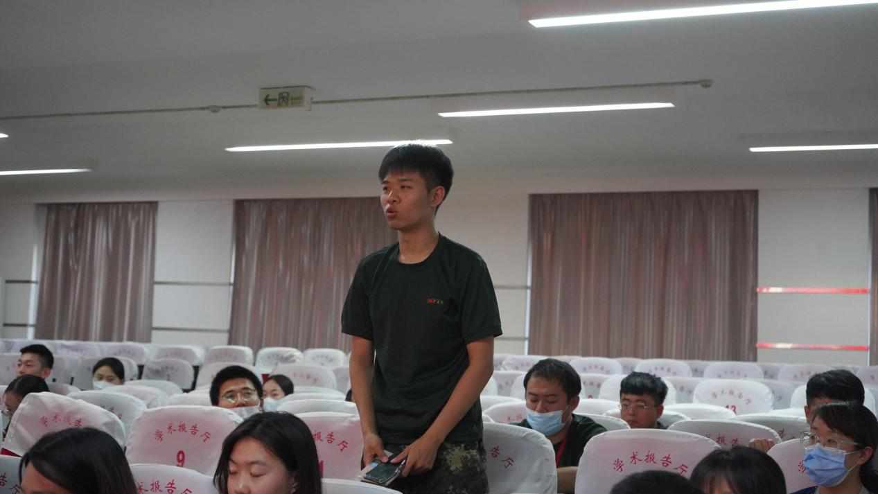 bat365正版唯一官网召开学期末学生工作例会