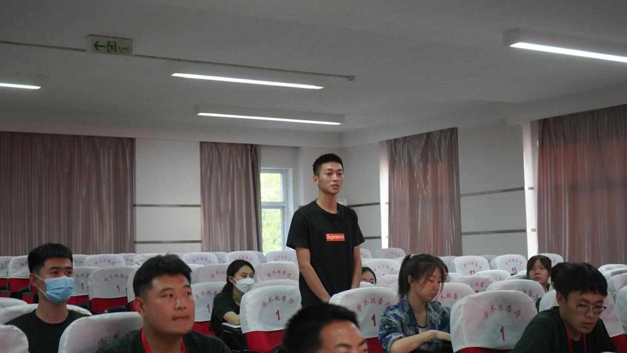 bat365正版唯一官网召开学期末学生工作例会