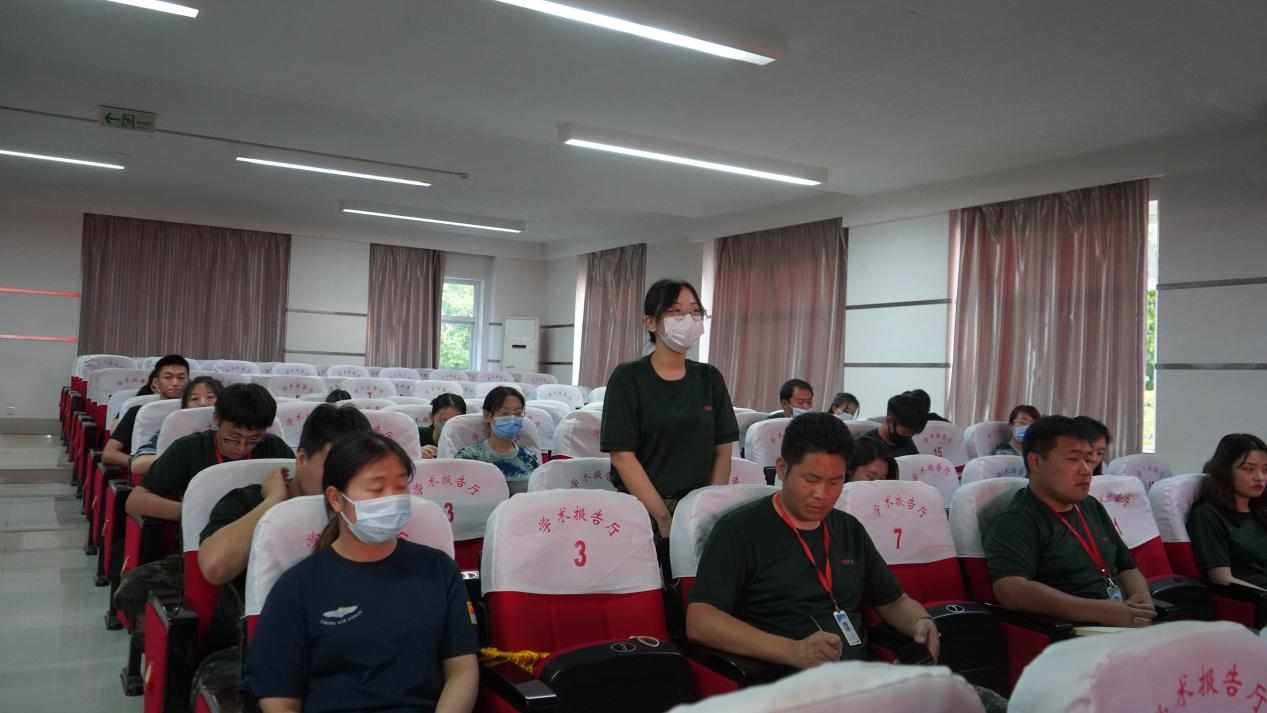bat365正版唯一官网召开学期末学生工作例会