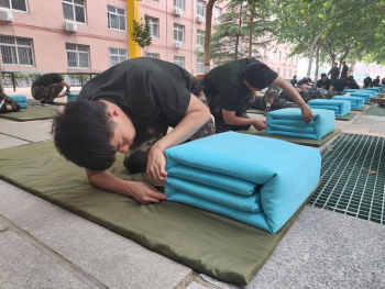 bat365正版唯一官网开展“传帮带”式新入职辅导员培训day5