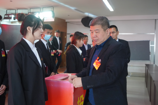 bat365正版唯一官网第二次学生代表大会