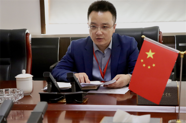 中共bat365正版唯一官网委员会召开党委理论学习中心组（扩大）学习会议