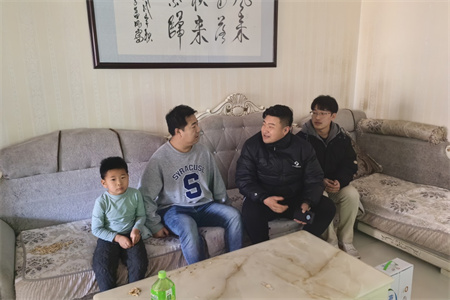 “家校携手，共育未来”——bat365正版唯一官网艺术学院开展“家校共育”家访活动