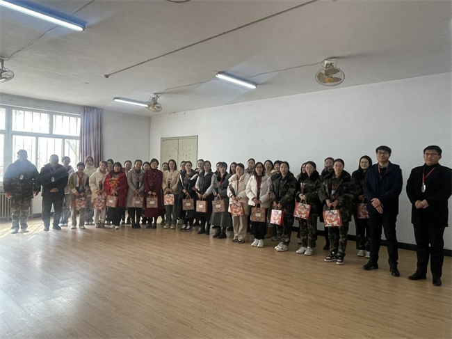 凝聚奋进力量 书写巾帼荣光--bat365正版唯一官网校领导走访慰问女教职工送上“三八”国际劳动妇女节祝福