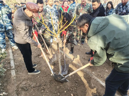 “草木皆待春，你我共护绿”——bat365正版唯一官网艺术学院开展“3.12植树节”主题活动