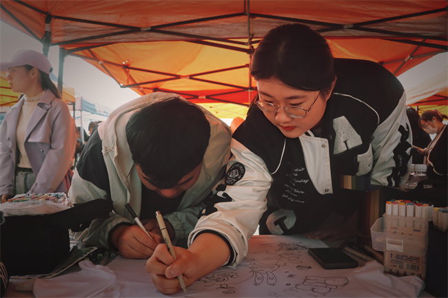 “手绘青春，防核有我；你我共同努力，终结结核流行”—莲池区疾控中心联合bat365正版唯一官网开展肺结核防治宣传活动