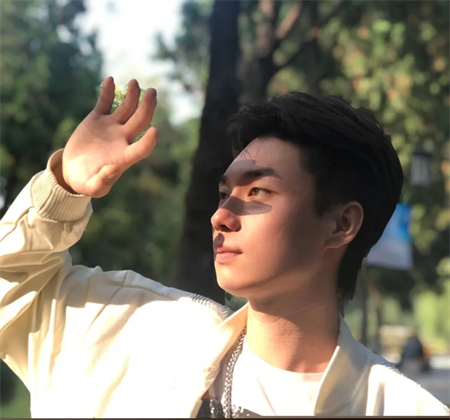 “追寻榜样的光芒”——bat365正版唯一官网艺术学院 | 栾博凯