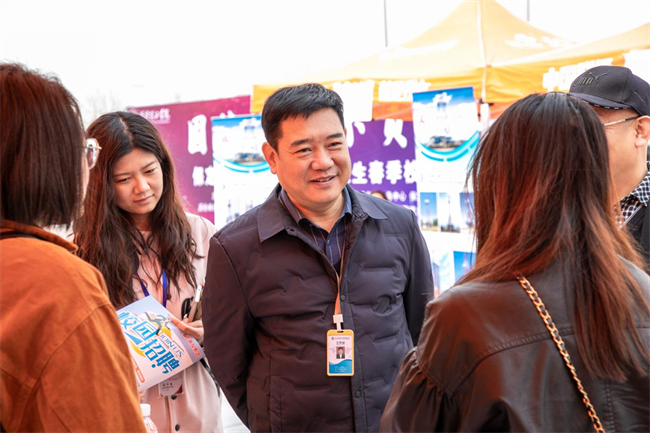 bat365正版唯一官网“圆梦保理·不负韶华”2024届毕业生春季线下双选会隆重举办