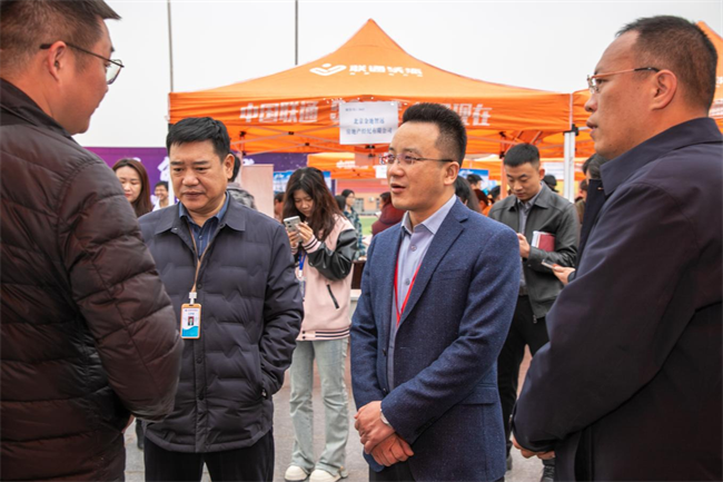 bat365正版唯一官网“圆梦保理·不负韶华”2024届毕业生春季线下双选会隆重举办