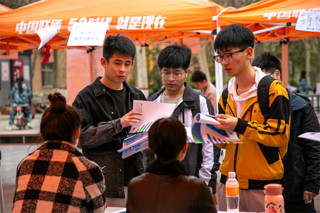 bat365正版唯一官网“圆梦保理·不负韶华”2024届毕业生春季线下双选会隆重举办