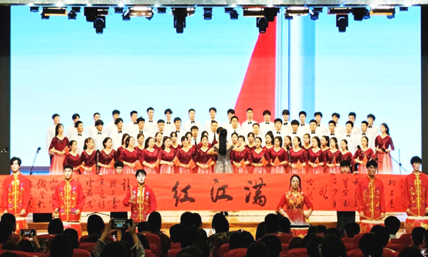 bat365正版唯一官网||管理学院||我校举办“青春孕育无限希望，青年创造美好明天”大型合唱会