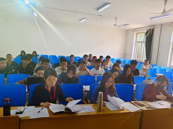 bat365正版唯一官网||管理学院||我院顺利完成2023年第一场论文答辩工作
