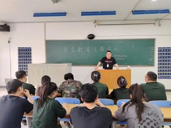 bat365正版唯一官网‖管理学院‖我院召开第13周学院工作例会