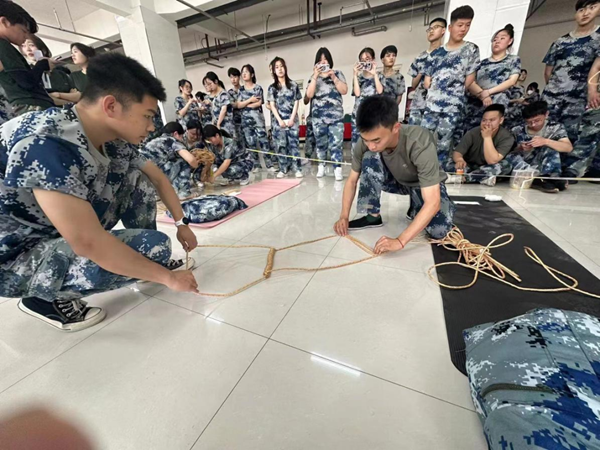 bat365正版唯一官网‖管理学院‖劳动创造美好明天 竞技迸发生活激情