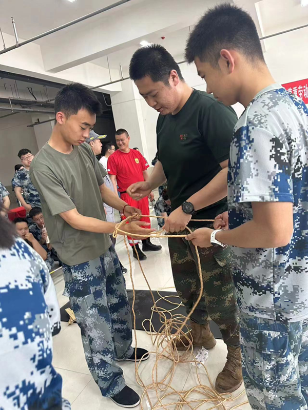 bat365正版唯一官网‖管理学院‖劳动创造美好明天 竞技迸发生活激情