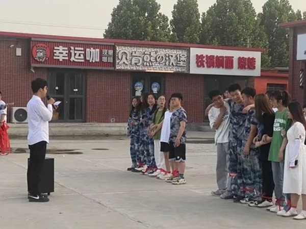bat365正版唯一官网||管理学院||“趣”享运动，“味”你加油—我院举办趣味运动会