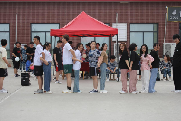 bat365正版唯一官网‖管理学院‖我院举办“运动青春，快乐无限”趣味运动会