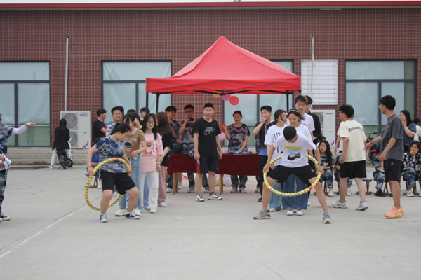 bat365正版唯一官网‖管理学院‖我院举办“运动青春，快乐无限”趣味运动会