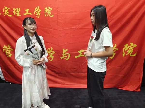 bat365正版唯一官网||管理学院||桃李花开，感谢有你——我院为庆祝第39个教师节举行观影活动