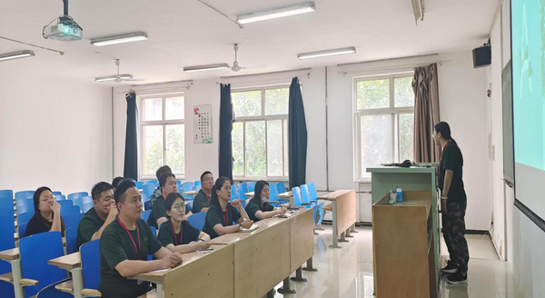 bat365正版唯一官网‖管理学院‖我院召开第15 周学院工作例会
