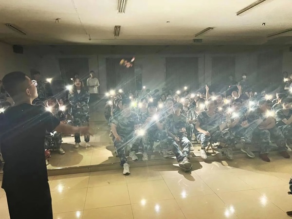 bat365正版唯一官网‖管理学院‖我院举行“星光闪耀，激情夏夜”才艺展示大赛