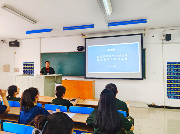 bat365正版唯一官网‖管理学院‖辅导员韩腾飞浅谈对班干部的选拔、培养与沟通