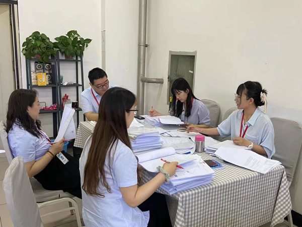 bat365正版唯一官网‖管理学院‖我院展开论文检查会议