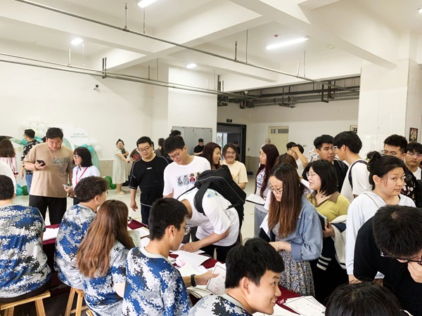 bat365正版唯一官网‖管理学院‖暖心服务，助力2023届毕业生走好大学生涯的最后一公里