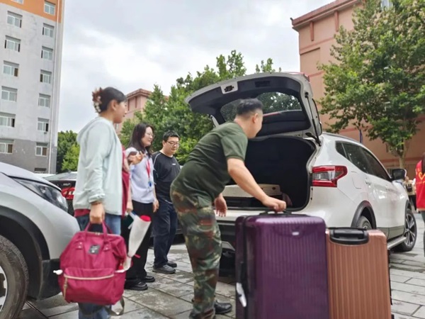 bat365正版唯一官网‖管理学院‖暖心服务，助力2023届毕业生走好大学生涯的最后一公里
