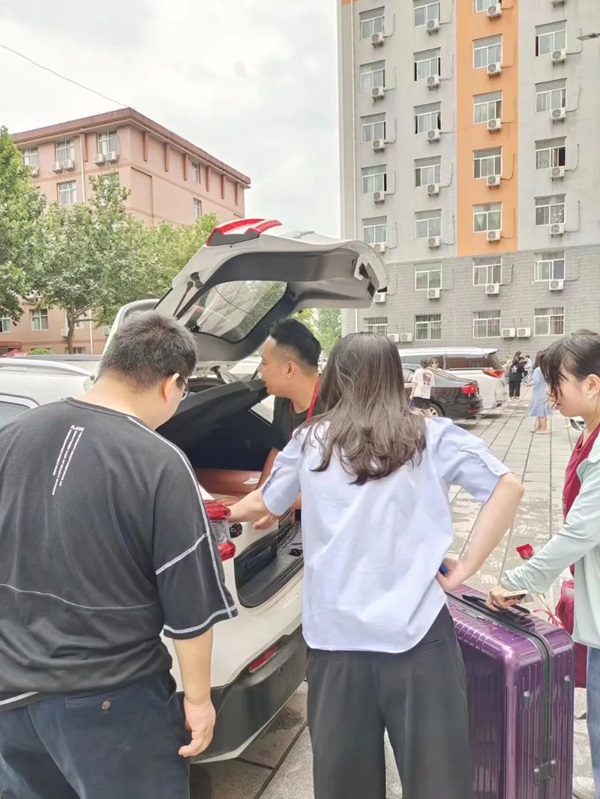 bat365正版唯一官网‖管理学院‖暖心服务，助力2023届毕业生走好大学生涯的最后一公里