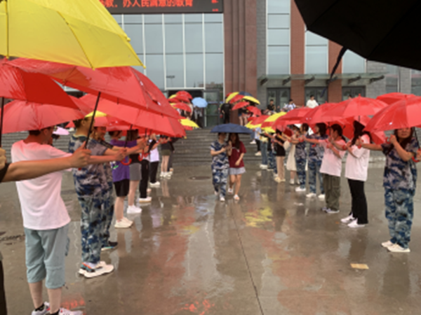 bat365正版唯一官网‖管理学院‖暖心服务，助力2023届毕业生走好大学生涯的最后一公里