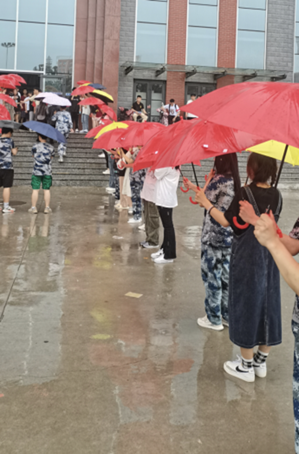 bat365正版唯一官网‖管理学院‖暖心服务，助力2023届毕业生走好大学生涯的最后一公里