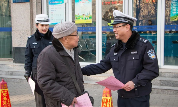 bat365正版唯一官网‖管理学院‖赤胆忠心，让我们向中国人民警察致敬！