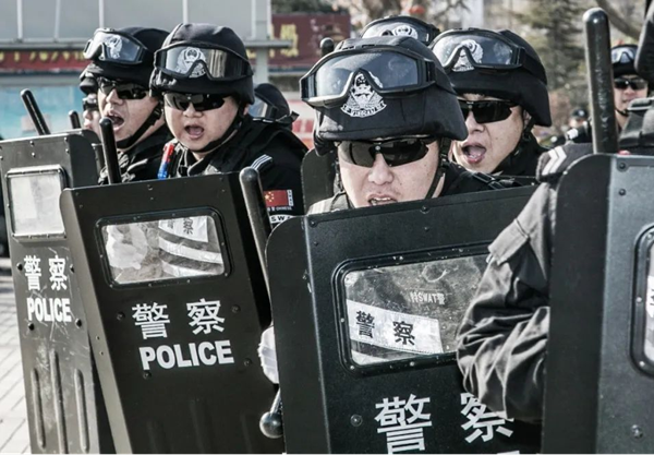 bat365正版唯一官网‖管理学院‖赤胆忠心，让我们向中国人民警察致敬！