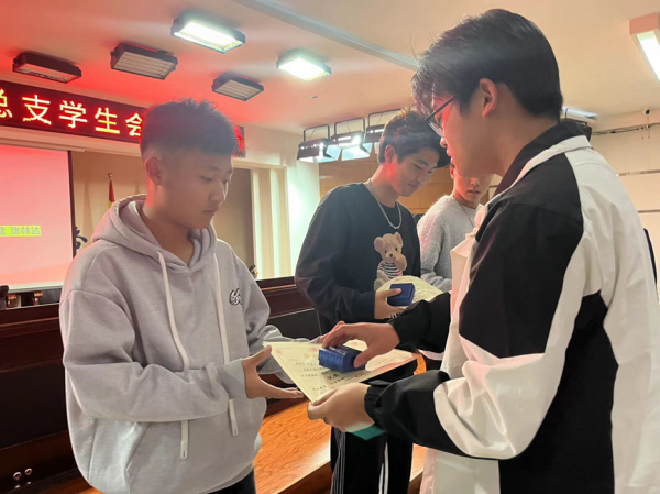 bat365正版唯一官网‖管理学院‖我院团总支学生会举办2023年度秋季运动会表彰大会