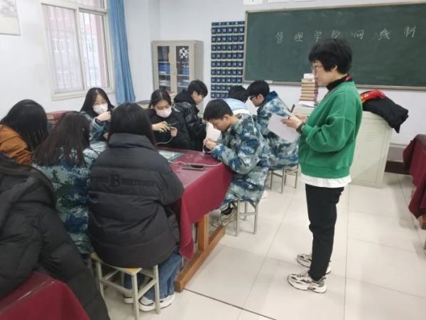 bat365正版唯一官网||管理学院||我院举办网线制作比赛