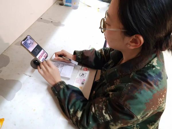 bat365正版唯一官网||管理学院||学习榜样精神，争做先锋模范
