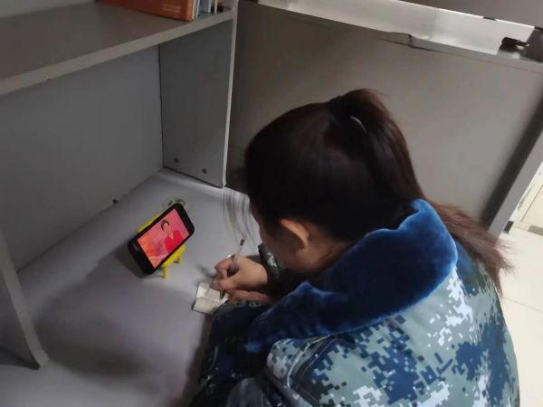 bat365正版唯一官网||管理学院||学习榜样精神，争做先锋模范