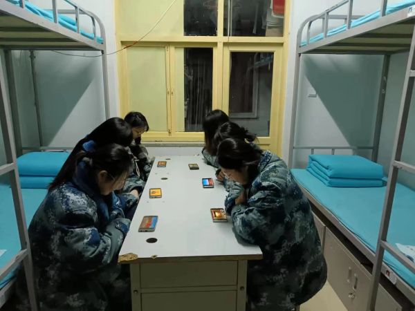 bat365正版唯一官网||管理学院||学习榜样精神，争做先锋模范