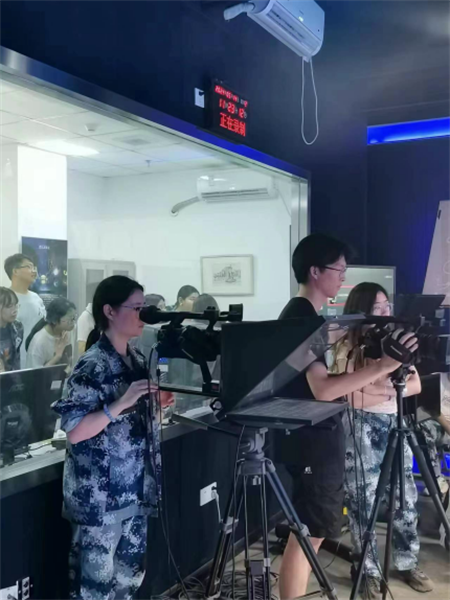 bat365正版唯一官网艺术学院广播电视编导专业实践课风采