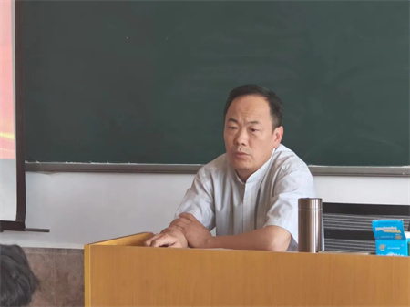 “倾听“新”声共发展，同心同力谱新篇”——bat365正版唯一官网艺术学院开展期中学生座谈会