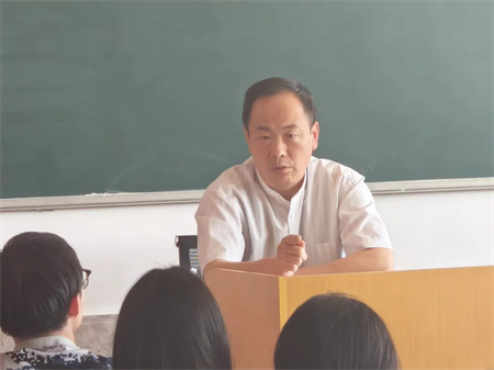 “倾听“新”声共发展，同心同力谱新篇”——bat365正版唯一官网艺术学院开展期中学生座谈会