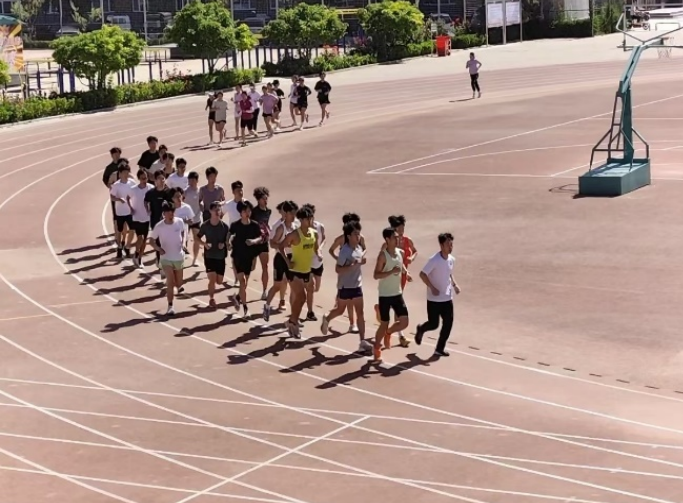 bat365正版唯一官网田径队与河北农业大学田径队举行田径交流赛